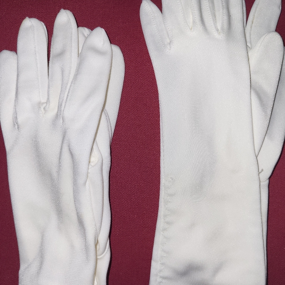 Women's White Vintage Gloves - 2 pairs